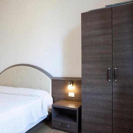 Hotel Amalfi Milánó Kültér fotó
