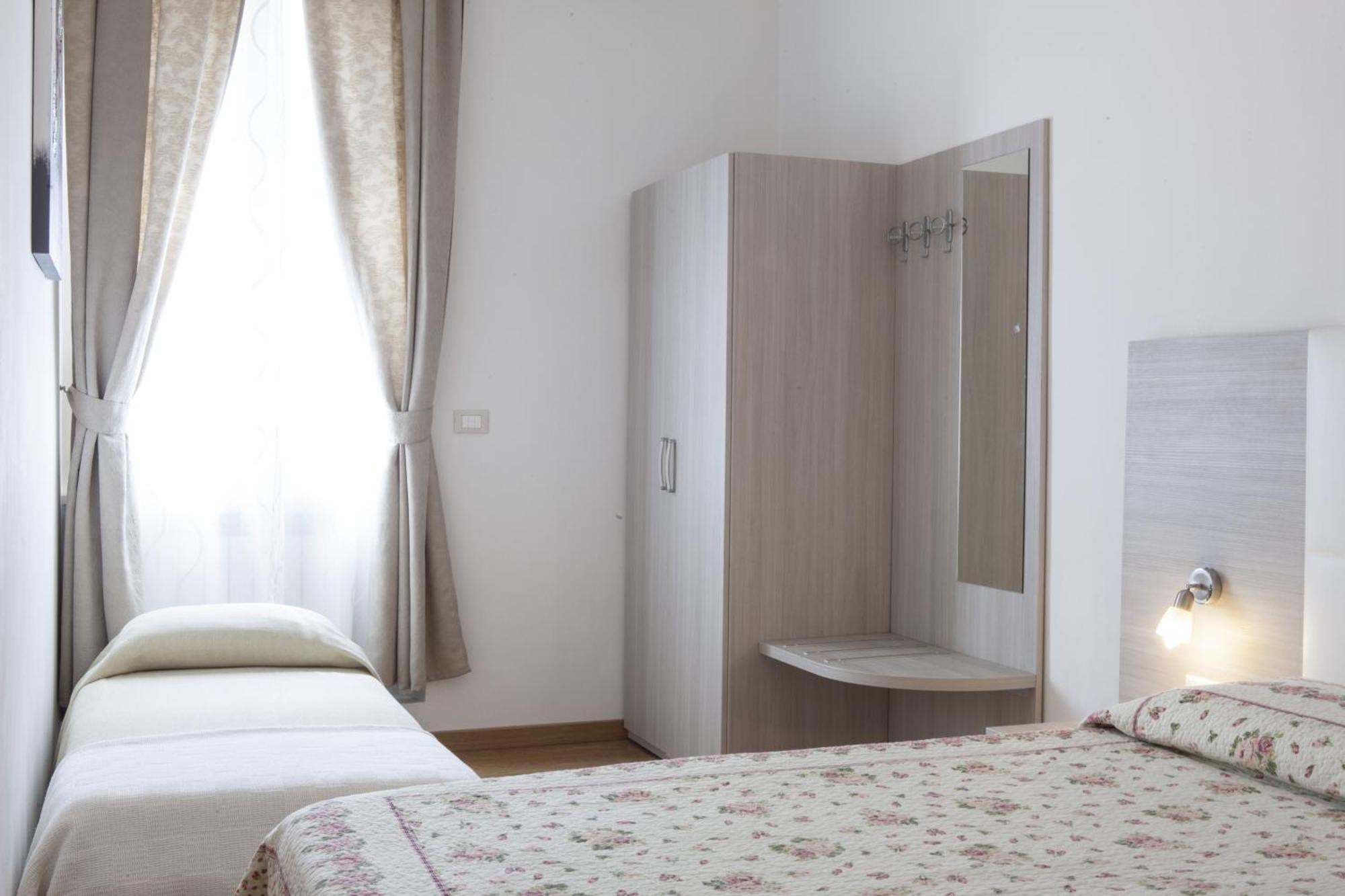Hotel Amalfi Milánó Szoba fotó