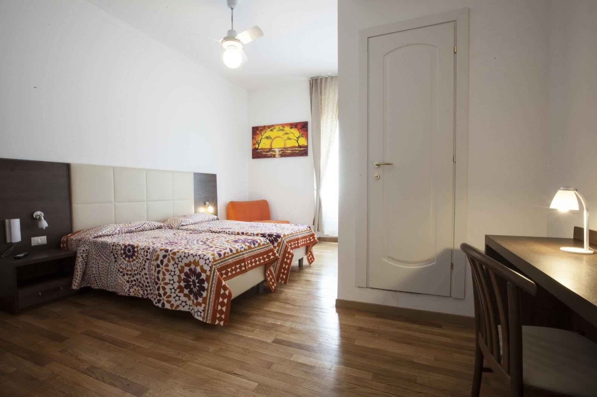 Hotel Amalfi Milánó Kültér fotó